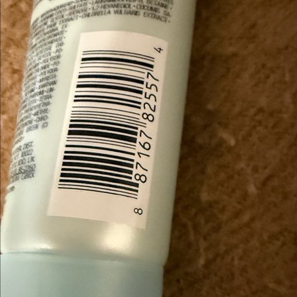 Estee Lauder DayWear Glow Boost Jelly Cleanser - Light Blue - Picture 10 of 10